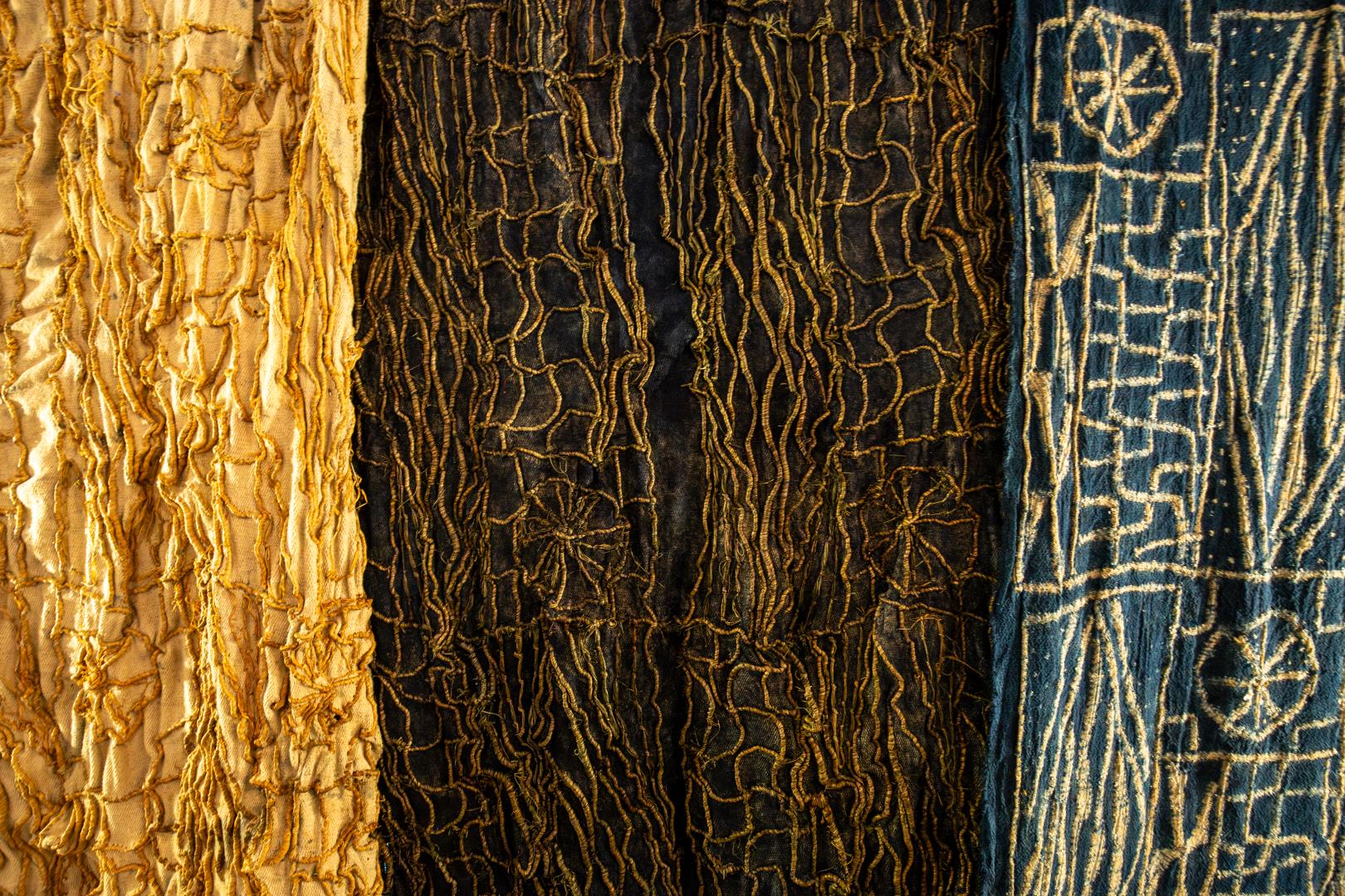 « Tissu codifié, tissage et art : quand l’écriture devient gestes et les gestes écriture »